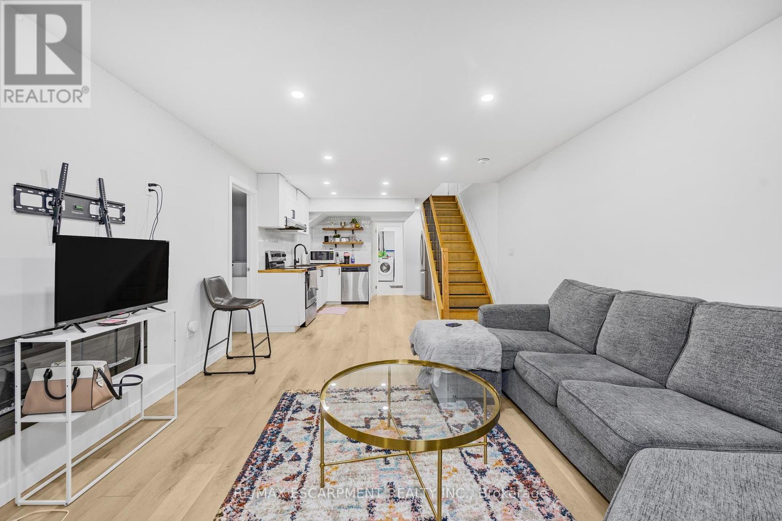 52 Bedrock Drive, Hamilton, ON - Indoor Photo Showing Living Room