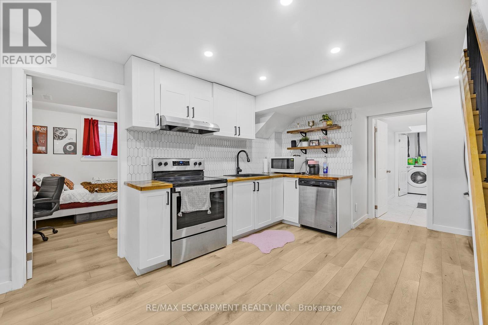52 Bedrock Drive, Hamilton, ON - Indoor Photo Showing Kitchen