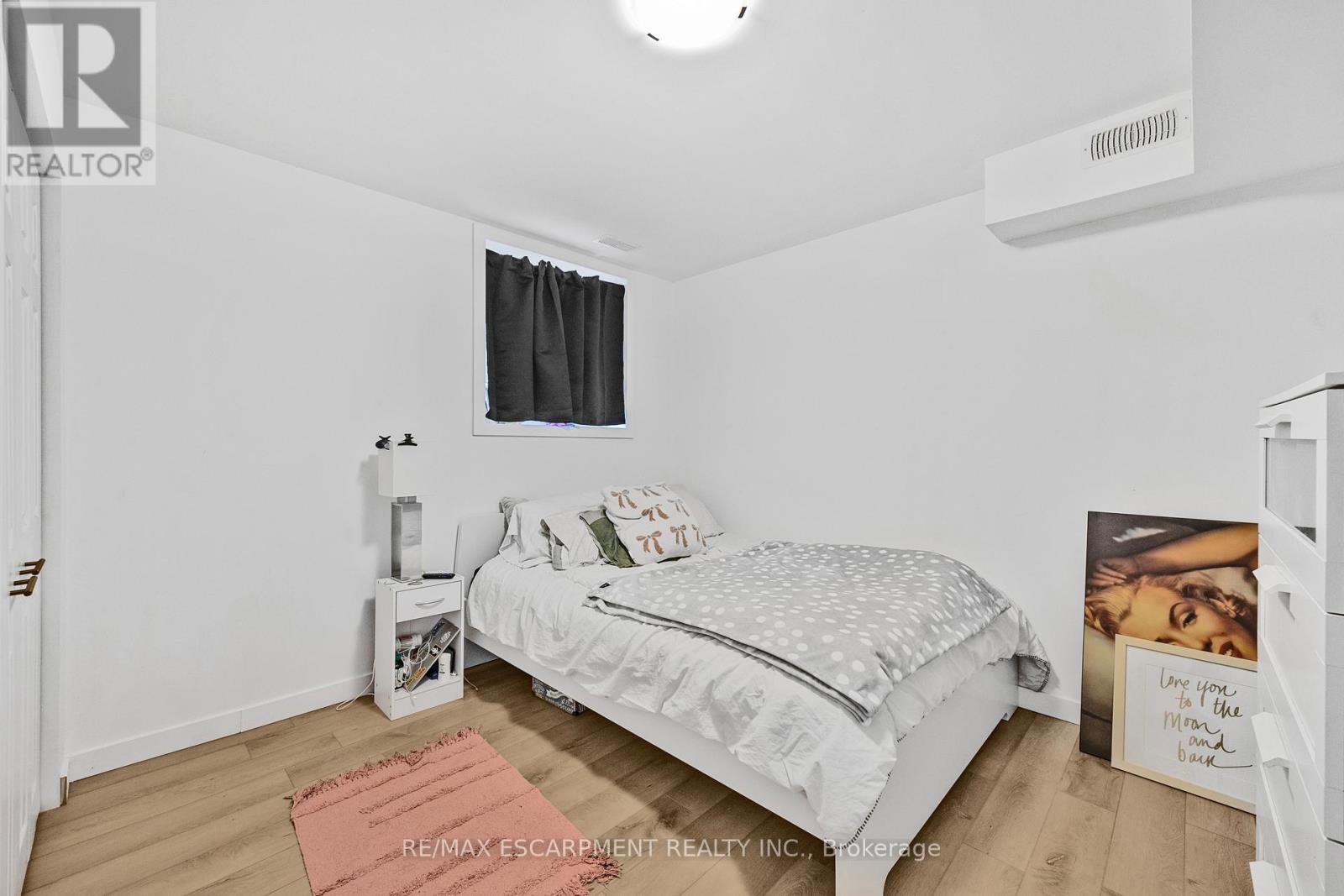 52 Bedrock Drive, Hamilton, ON - Indoor Photo Showing Bedroom
