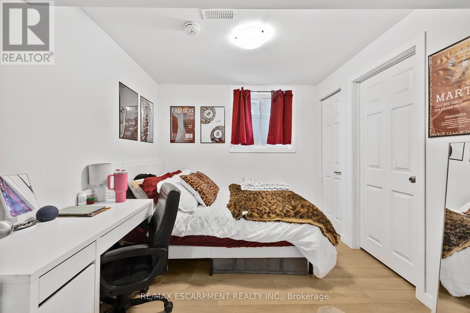 52 Bedrock Drive, Hamilton, ON - Indoor Photo Showing Bedroom