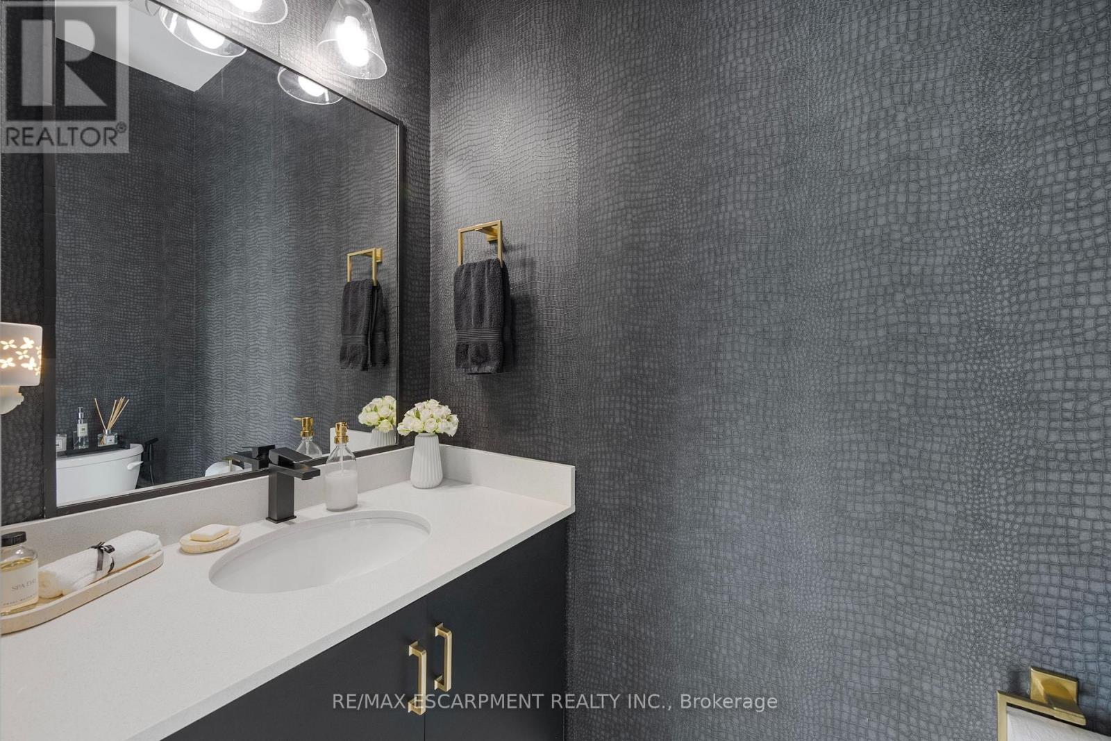 52 Bedrock Drive, Hamilton, ON - Indoor Photo Showing Bathroom