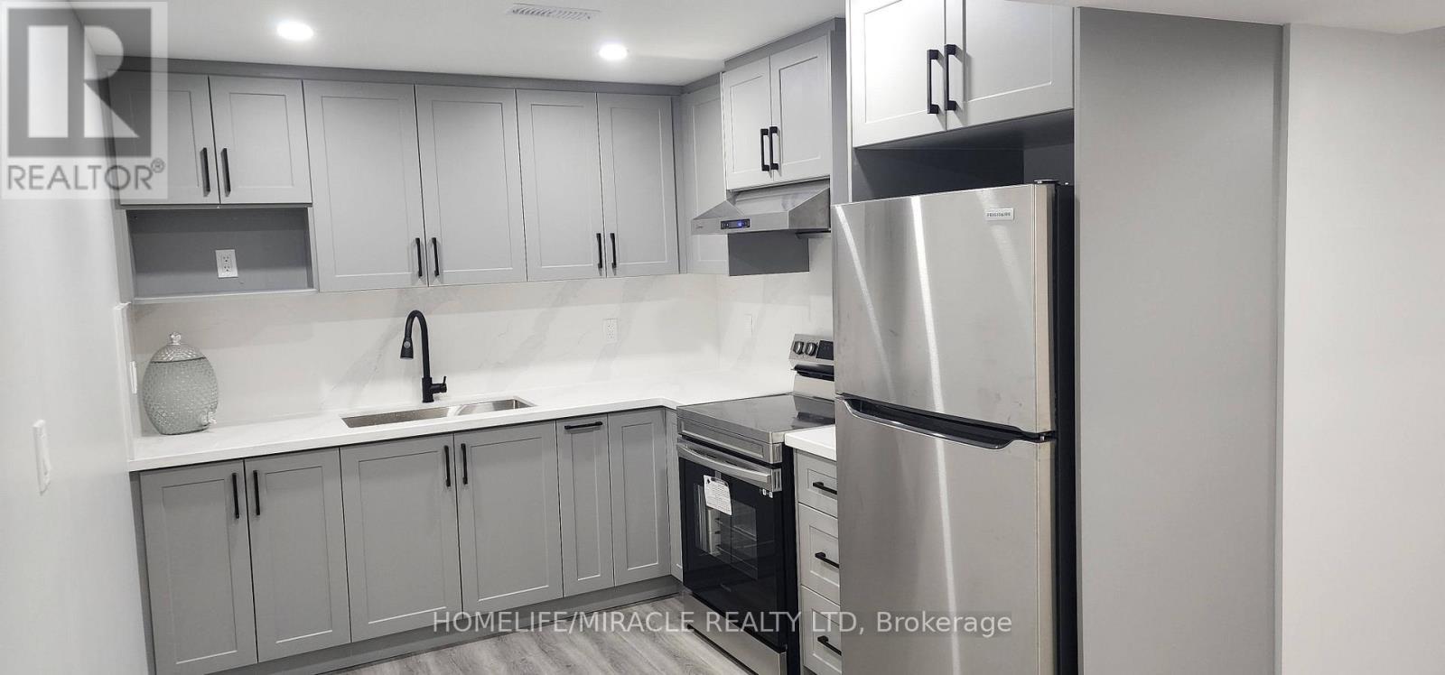 Basement - 52 Huggins Drive, Whitby, ON - Indoor Photo Showing Kitchen With Upgraded Kitchen