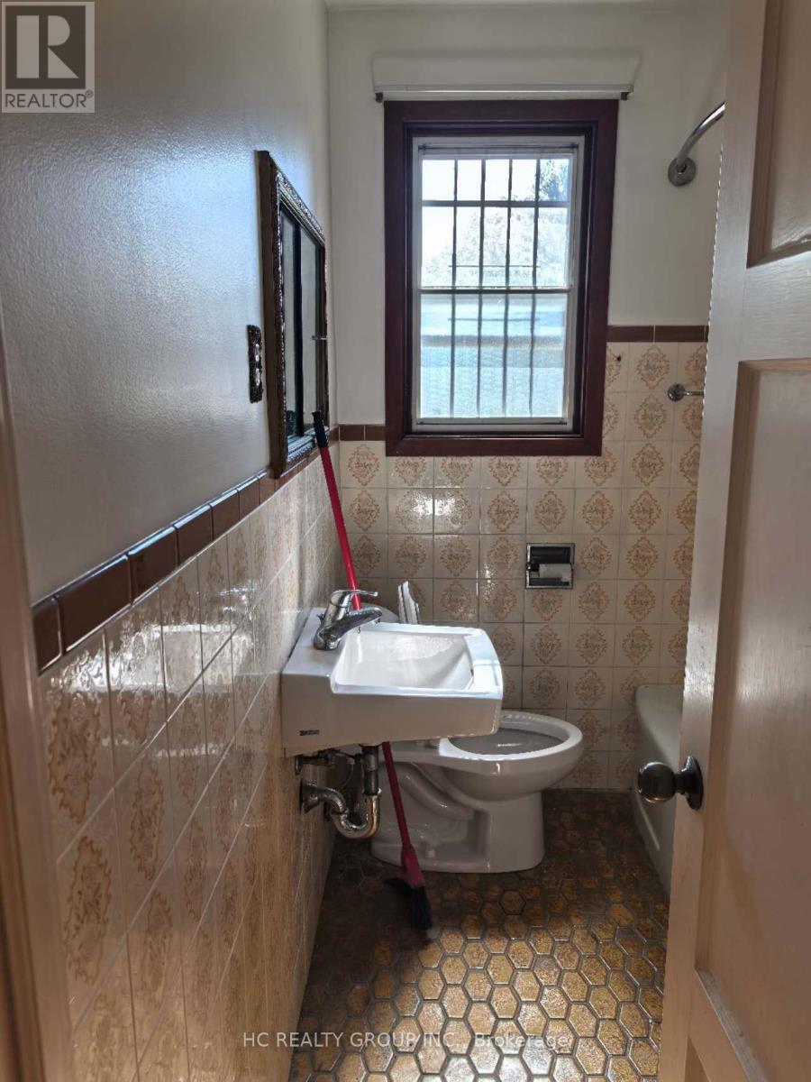 21 Norcross Road, Toronto, ON - Indoor Photo Showing Bathroom