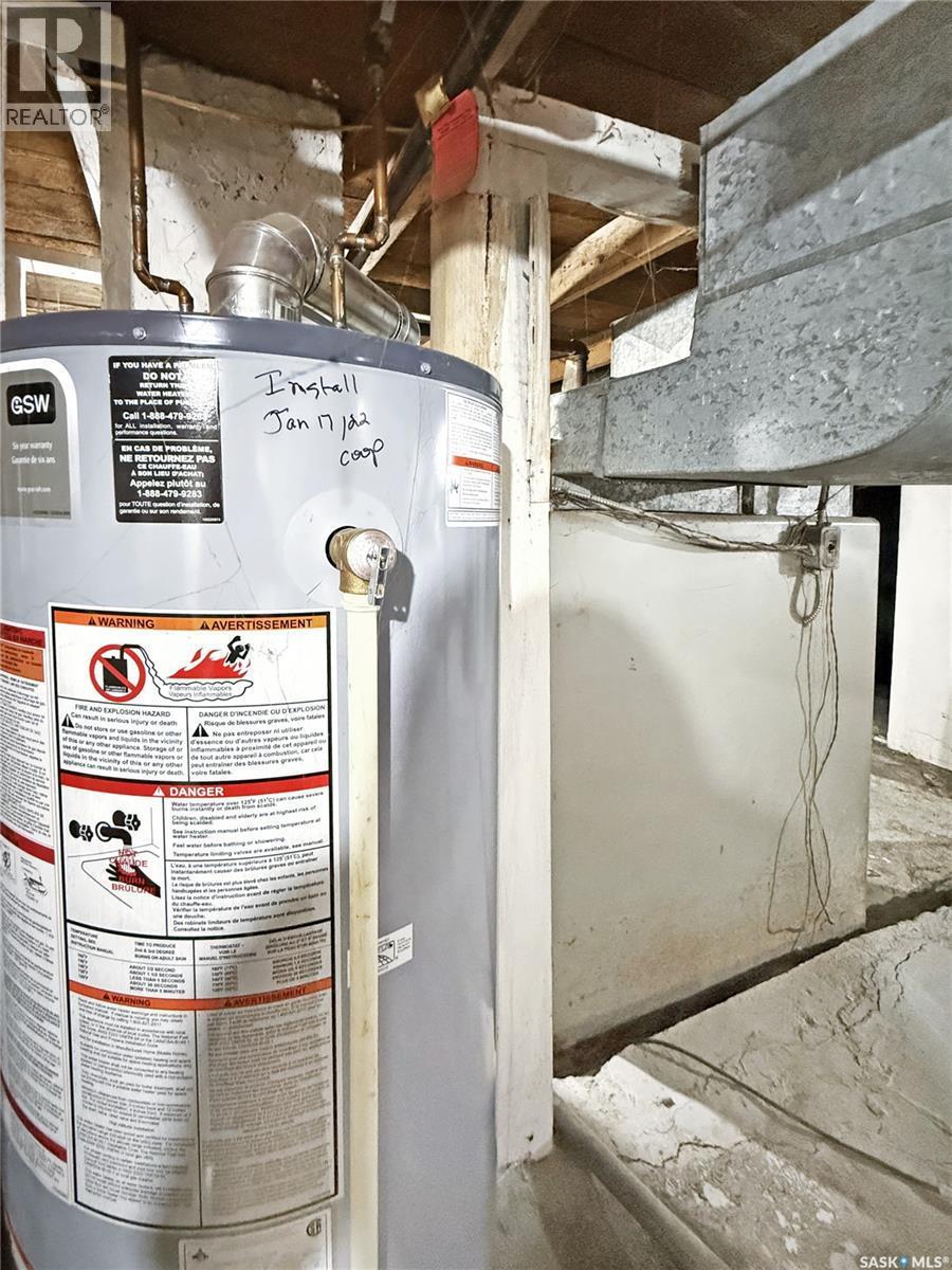 206 6Th Avenue Nw, Swift Current, SK - Indoor Photo Showing Basement