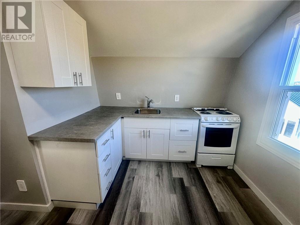 425 Bessie Avenue Unit# 3, Sudbury, ON - Indoor Photo Showing Kitchen