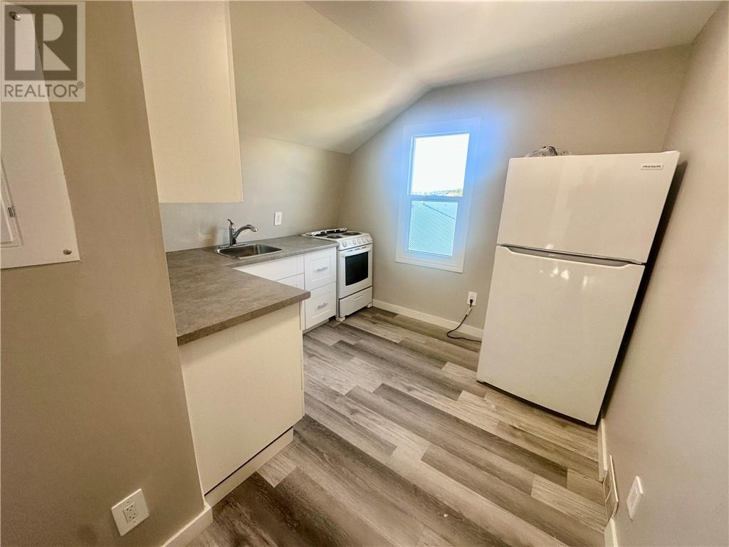 425 Bessie Avenue Unit# 3, Sudbury, ON - Indoor Photo Showing Kitchen