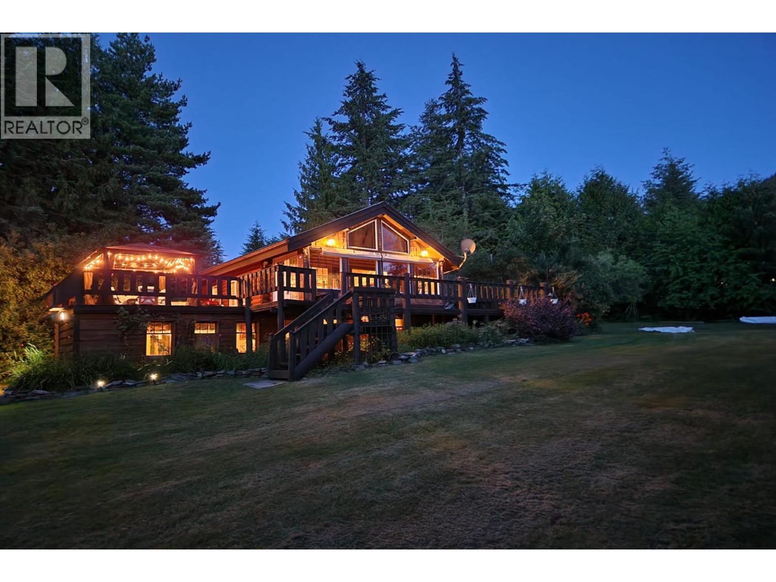 4061 Torry Road, Eagle Bay, BC - Outdoor