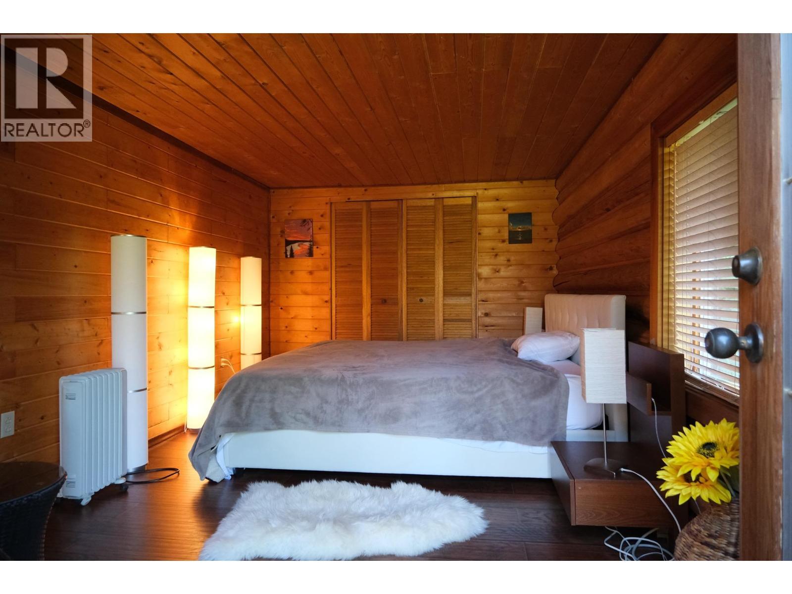 4061 Torry Road, Eagle Bay, BC - Indoor Photo Showing Bedroom