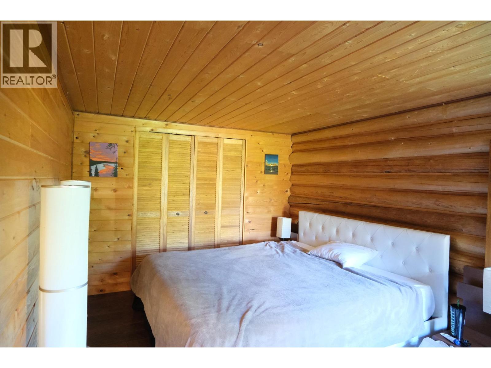 4061 Torry Road, Eagle Bay, BC - Indoor Photo Showing Bedroom
