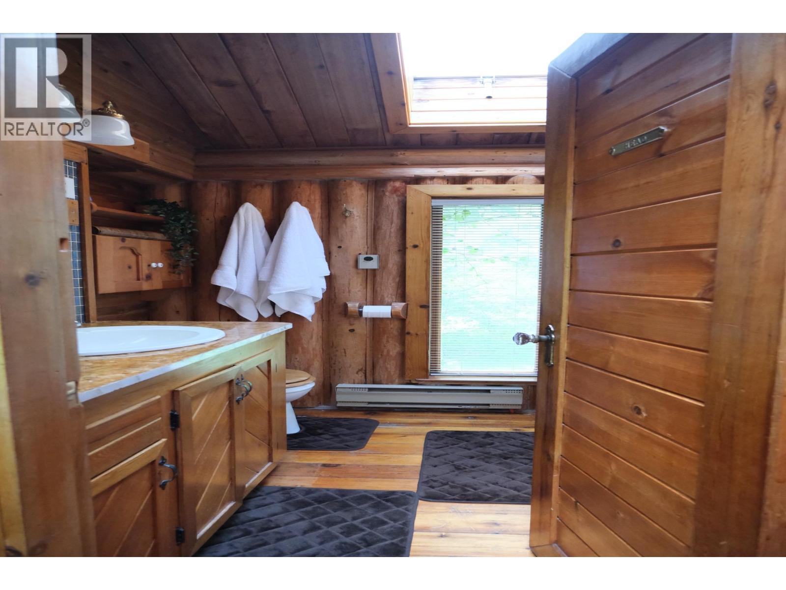 4061 Torry Road, Eagle Bay, BC - Indoor Photo Showing Bathroom