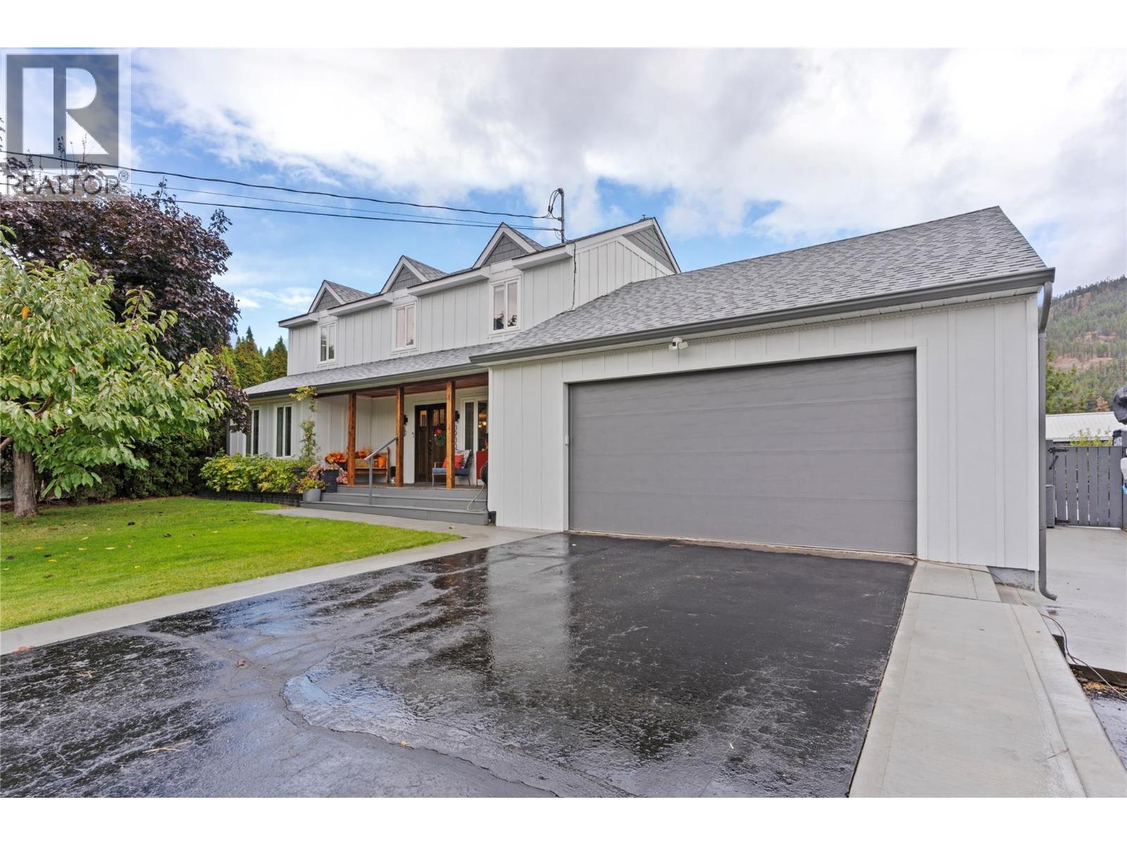 3930 Dryden Road, Peachland, BC - Outdoor