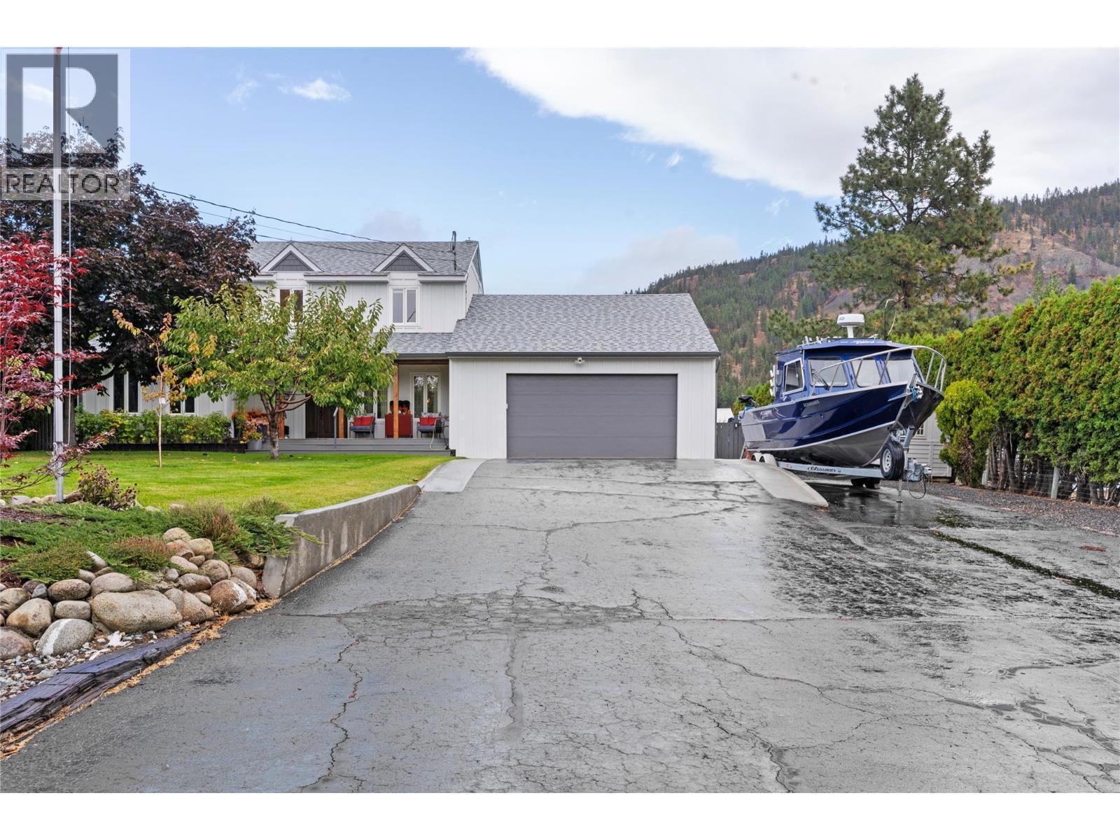 3930 Dryden Road, Peachland, BC - Outdoor