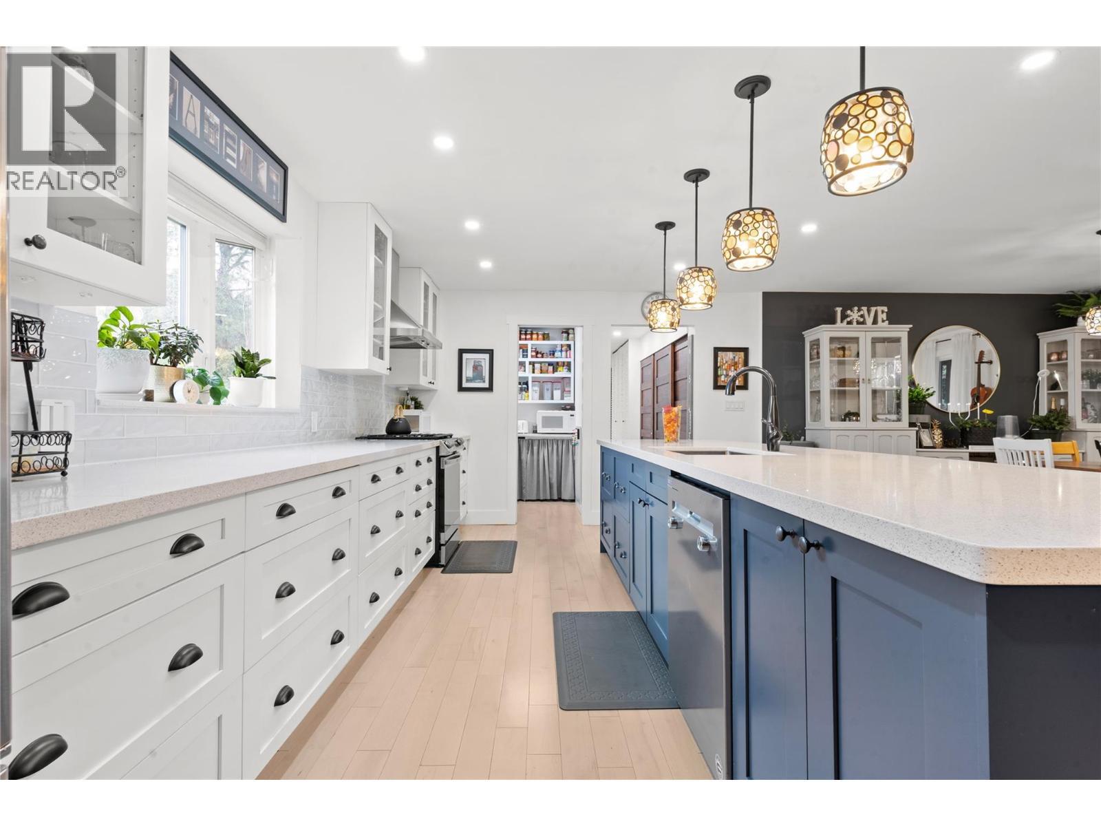 3930 Dryden Road, Peachland, BC - Indoor Photo Showing Kitchen