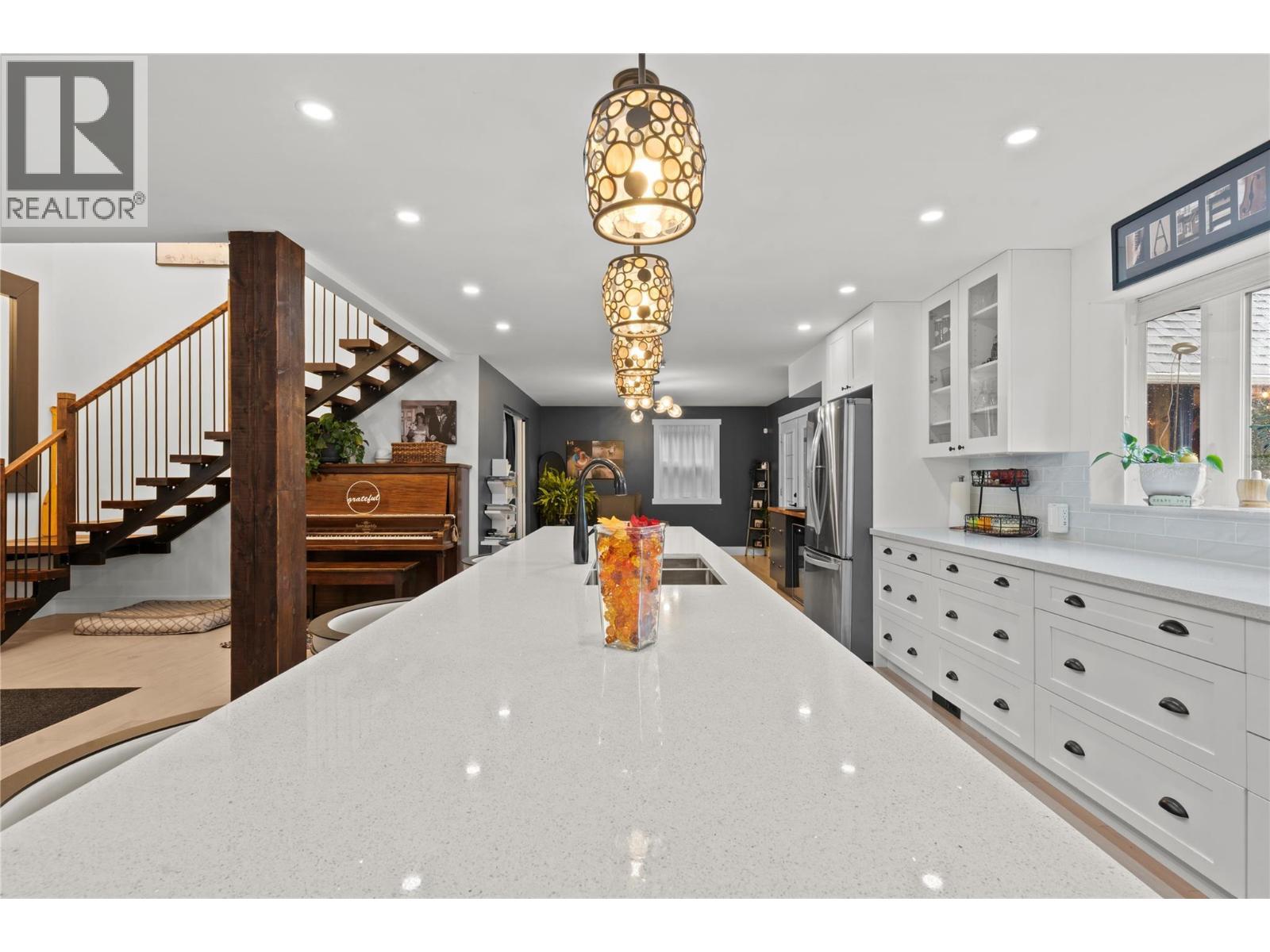 3930 Dryden Road, Peachland, BC - Indoor