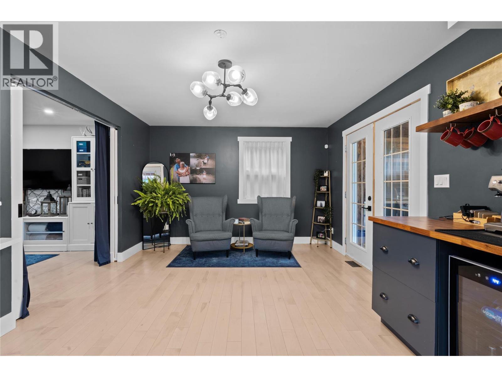 3930 Dryden Road, Peachland, BC - Indoor