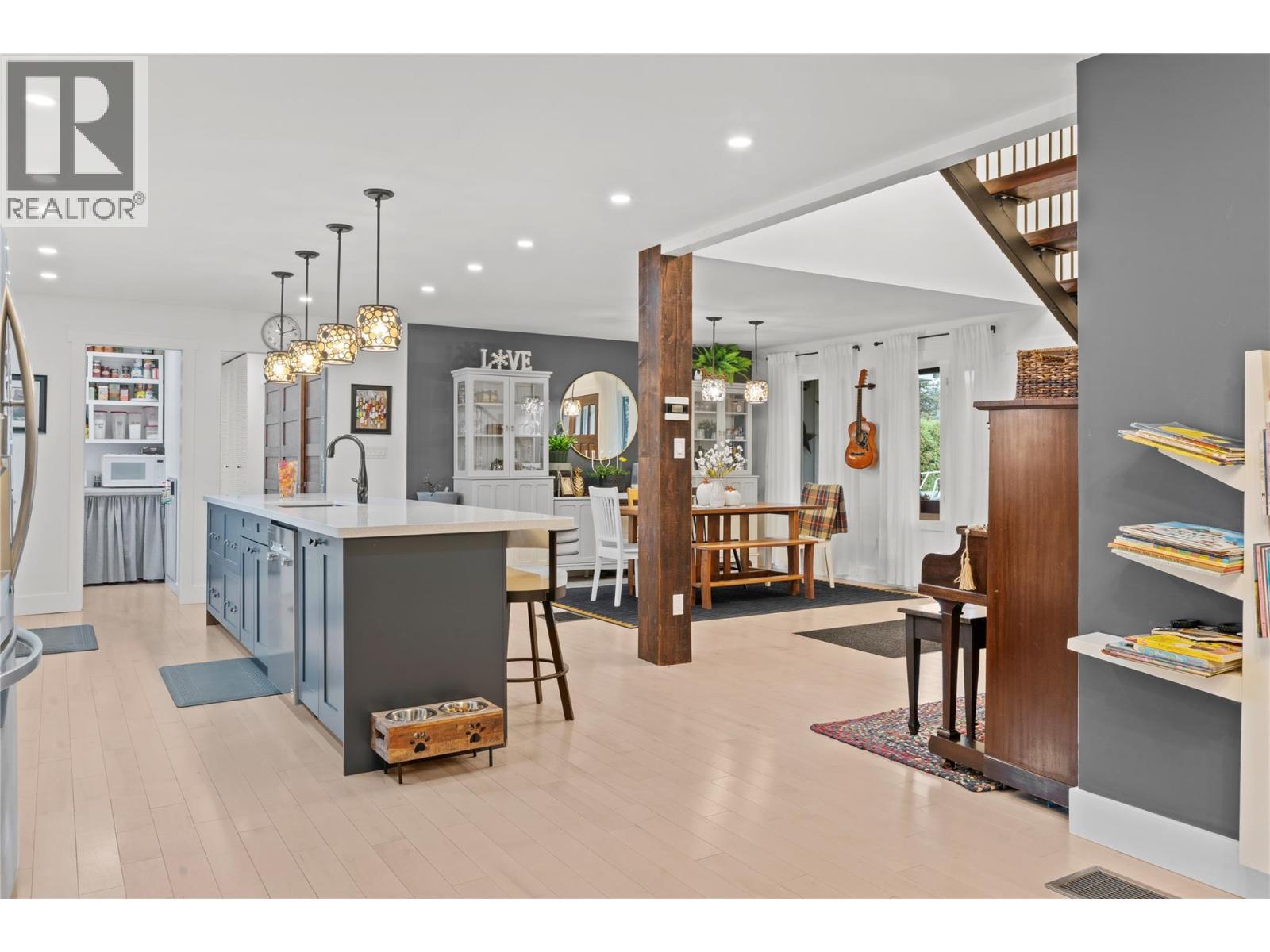 3930 Dryden Road, Peachland, BC - Indoor