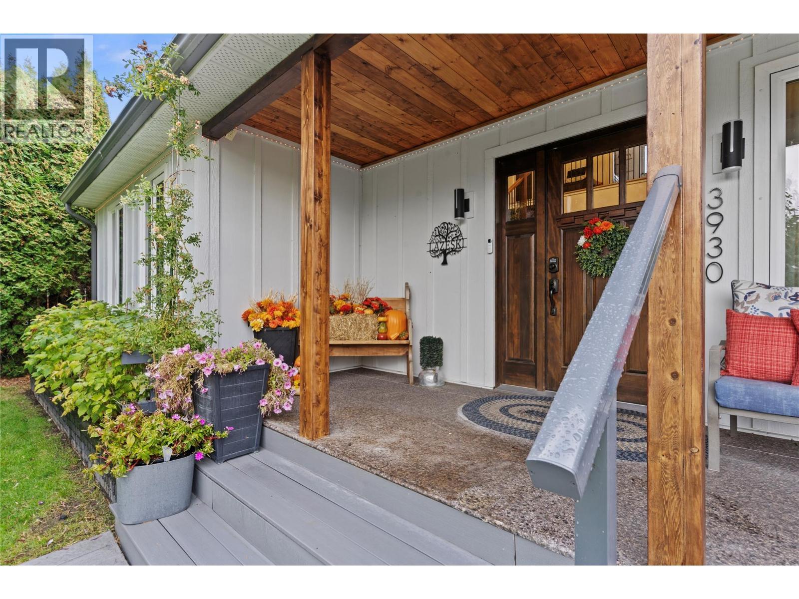 3930 Dryden Road, Peachland, BC - Outdoor