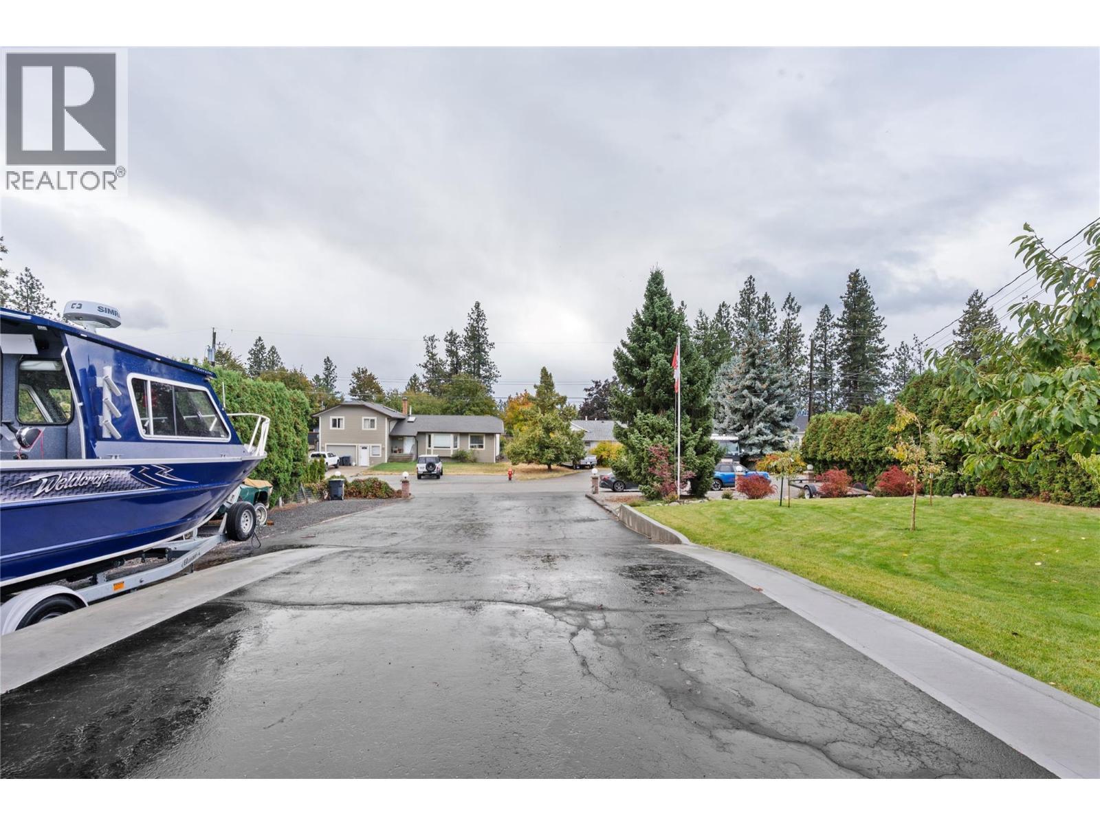 3930 Dryden Road, Peachland, BC - Outdoor