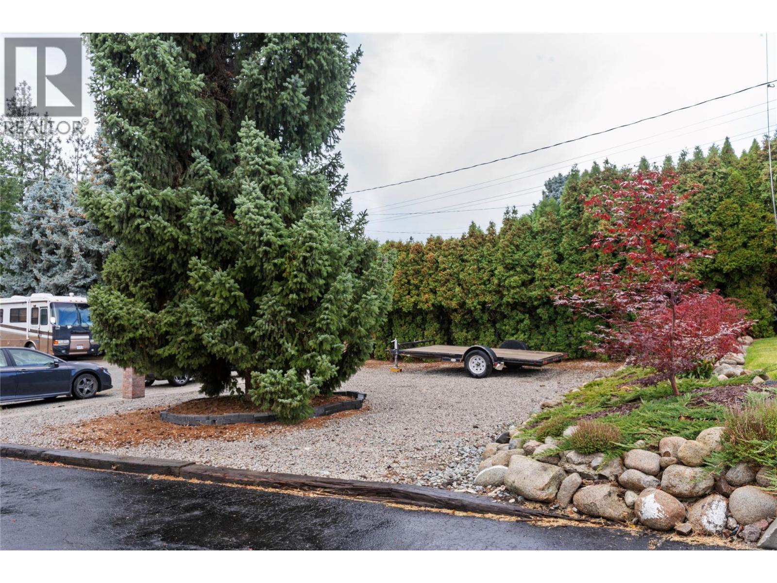 3930 Dryden Road, Peachland, BC - Outdoor