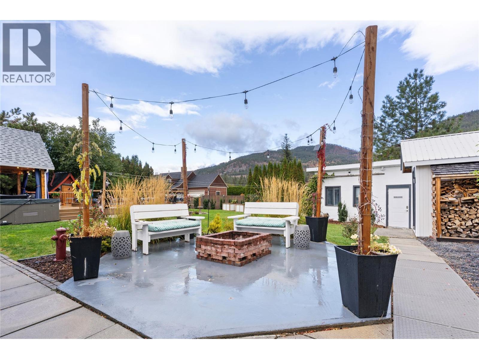 3930 Dryden Road, Peachland, BC - Outdoor