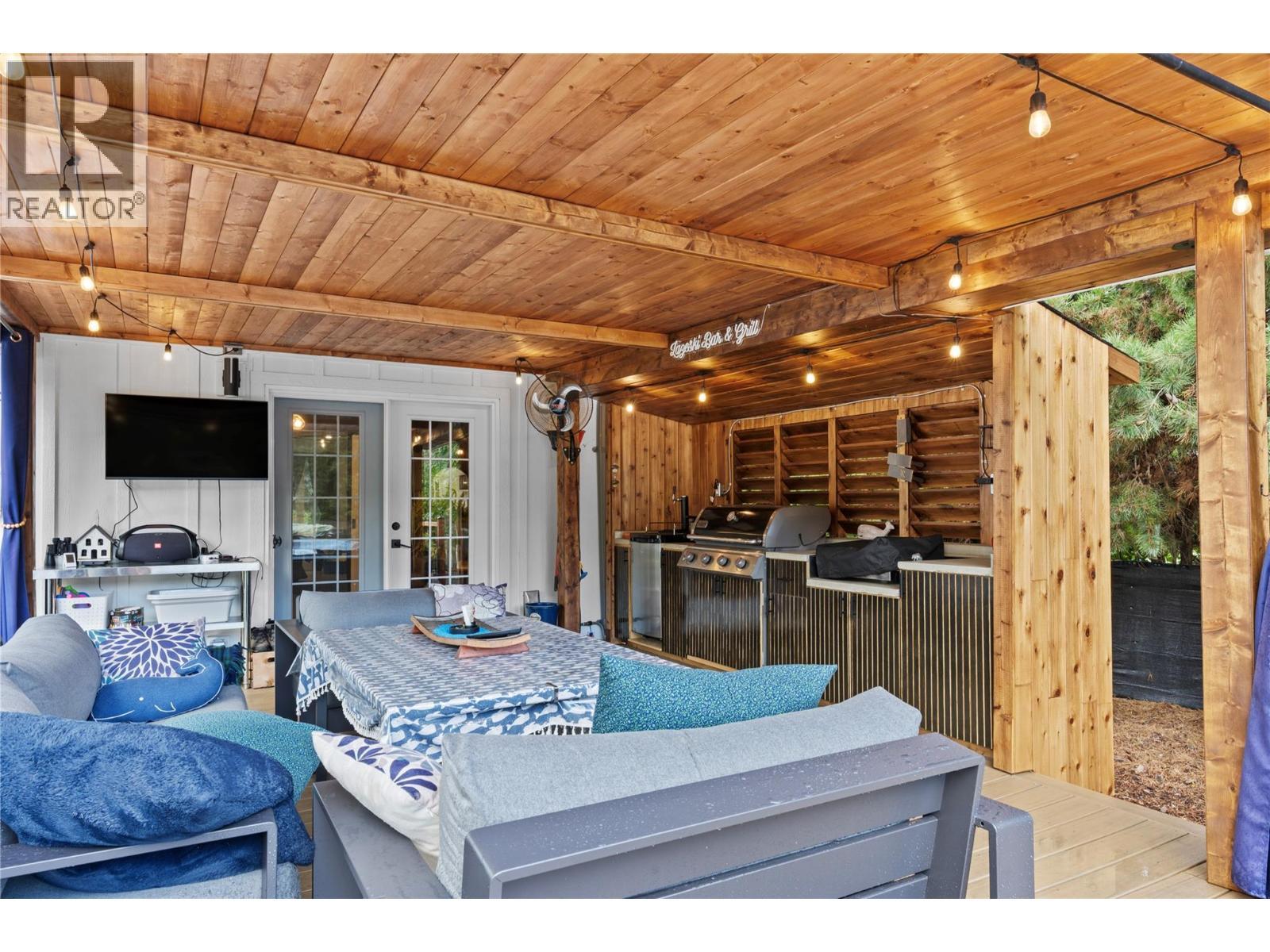 3930 Dryden Road, Peachland, BC - With Deck Patio Veranda With Exterior