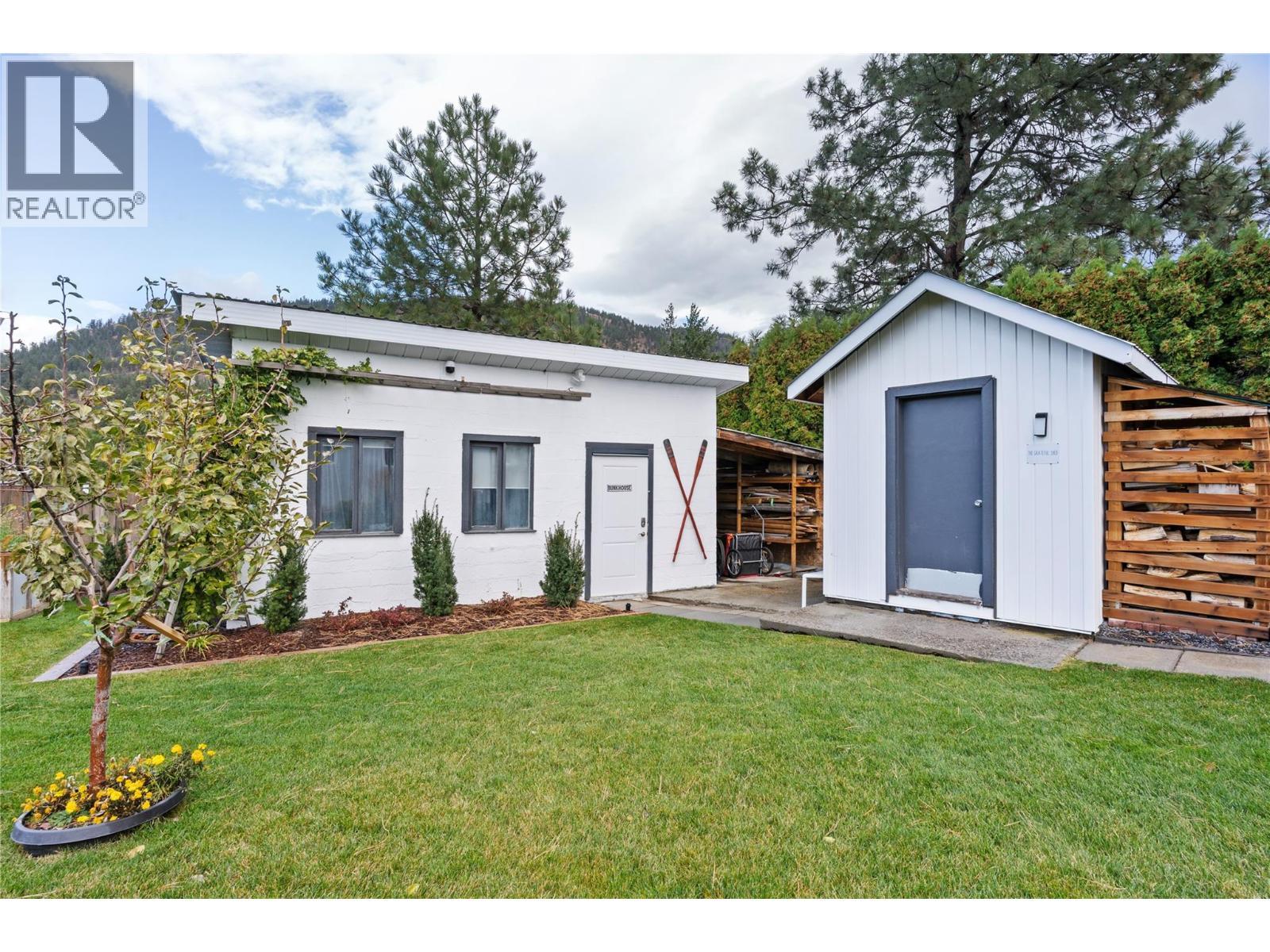 3930 Dryden Road, Peachland, BC - Outdoor