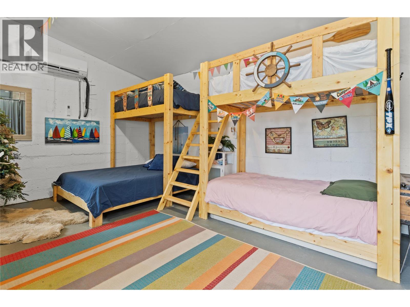 Bunk House - 3930 Dryden Road, Peachland, BC - Indoor Photo Showing Bedroom