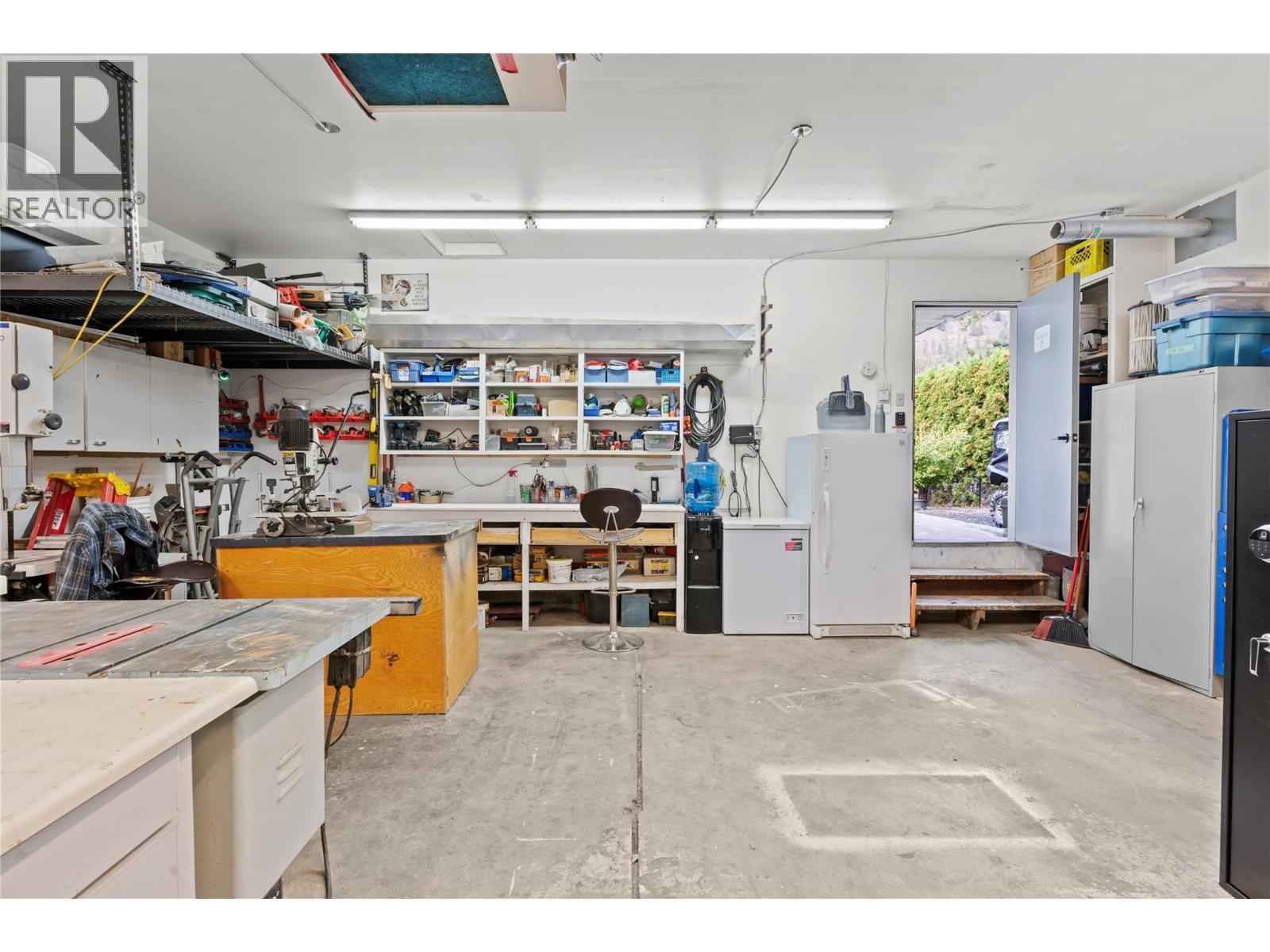 3930 Dryden Road, Peachland, BC - Indoor Photo Showing Garage