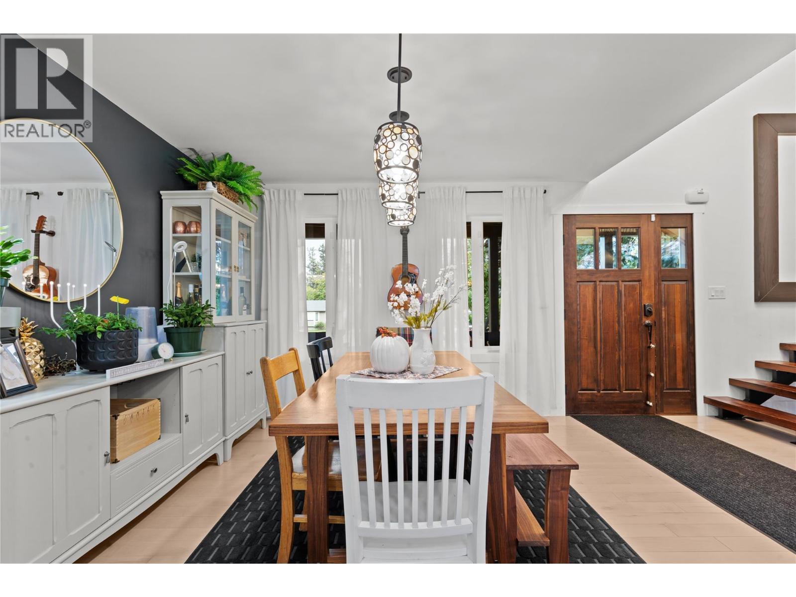 3930 Dryden Road, Peachland, BC - Indoor Photo Showing Dining Room