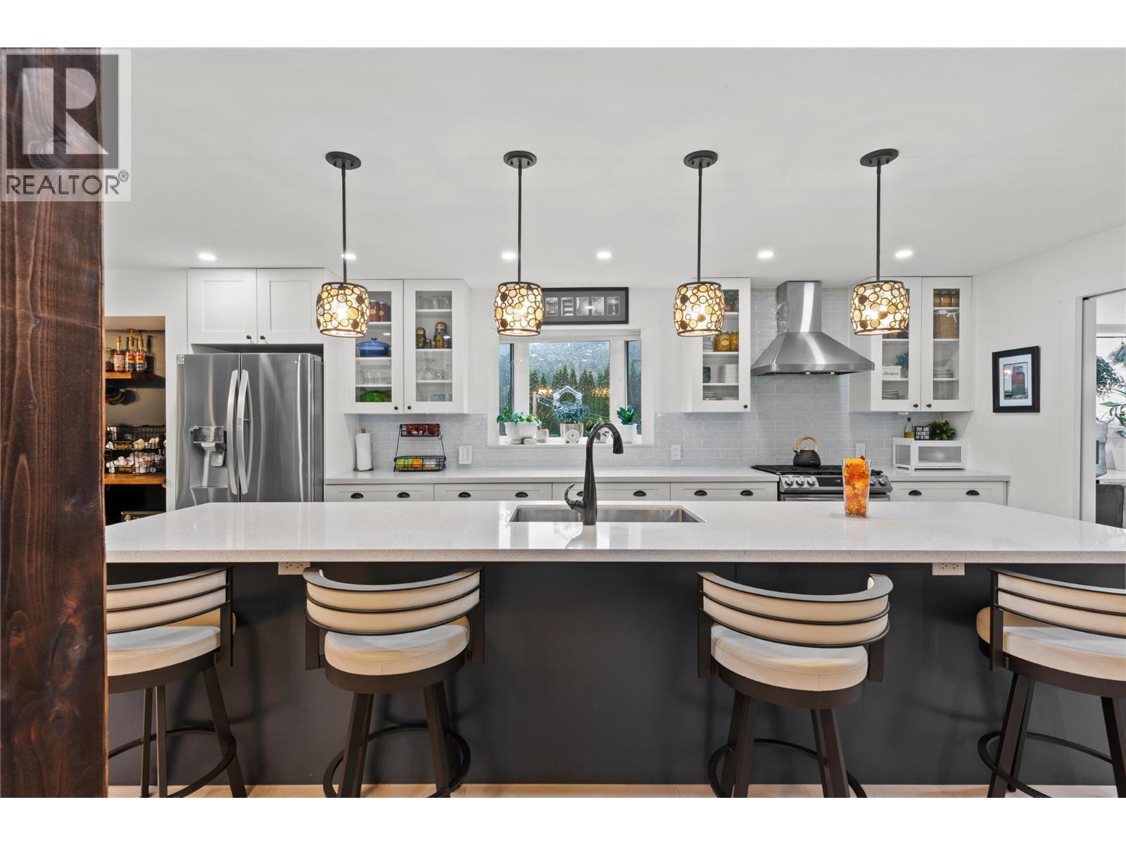 3930 Dryden Road, Peachland, BC - Indoor Photo Showing Kitchen With Stainless Steel Kitchen With Upgraded Kitchen