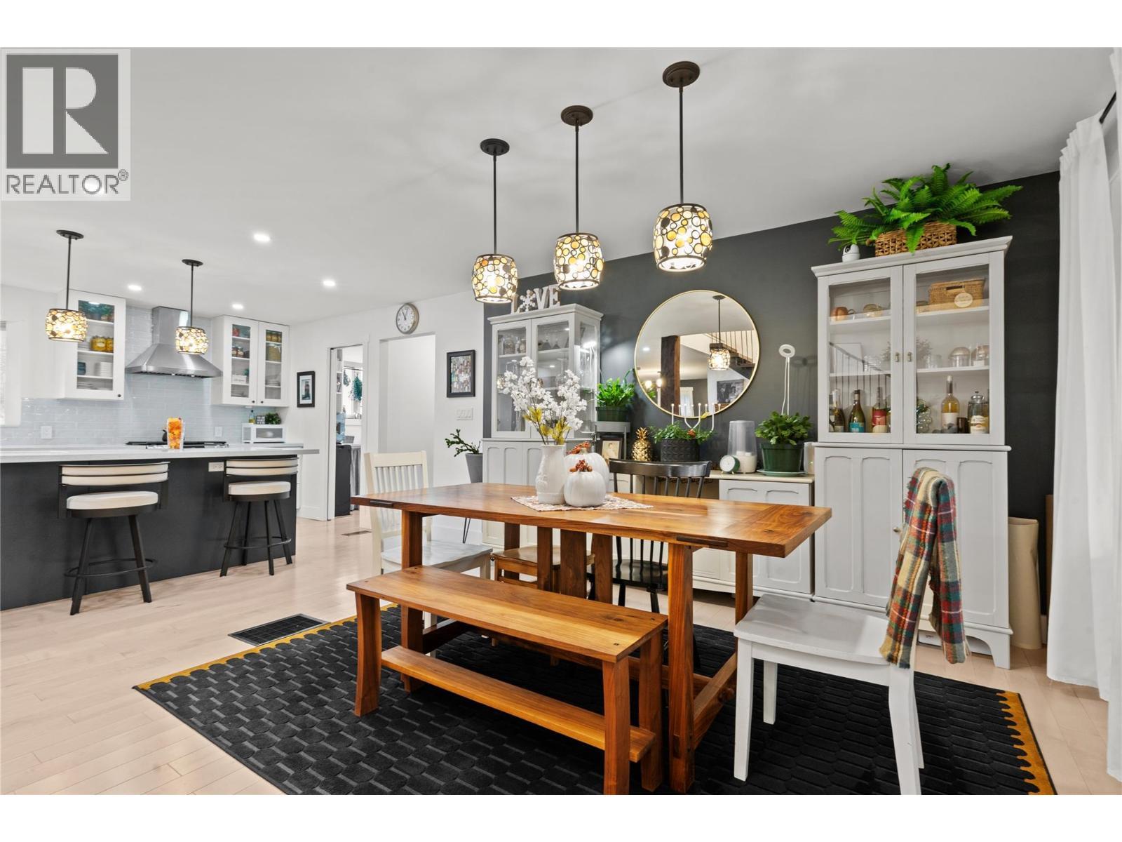 3930 Dryden Road, Peachland, BC - Indoor Photo Showing Dining Room