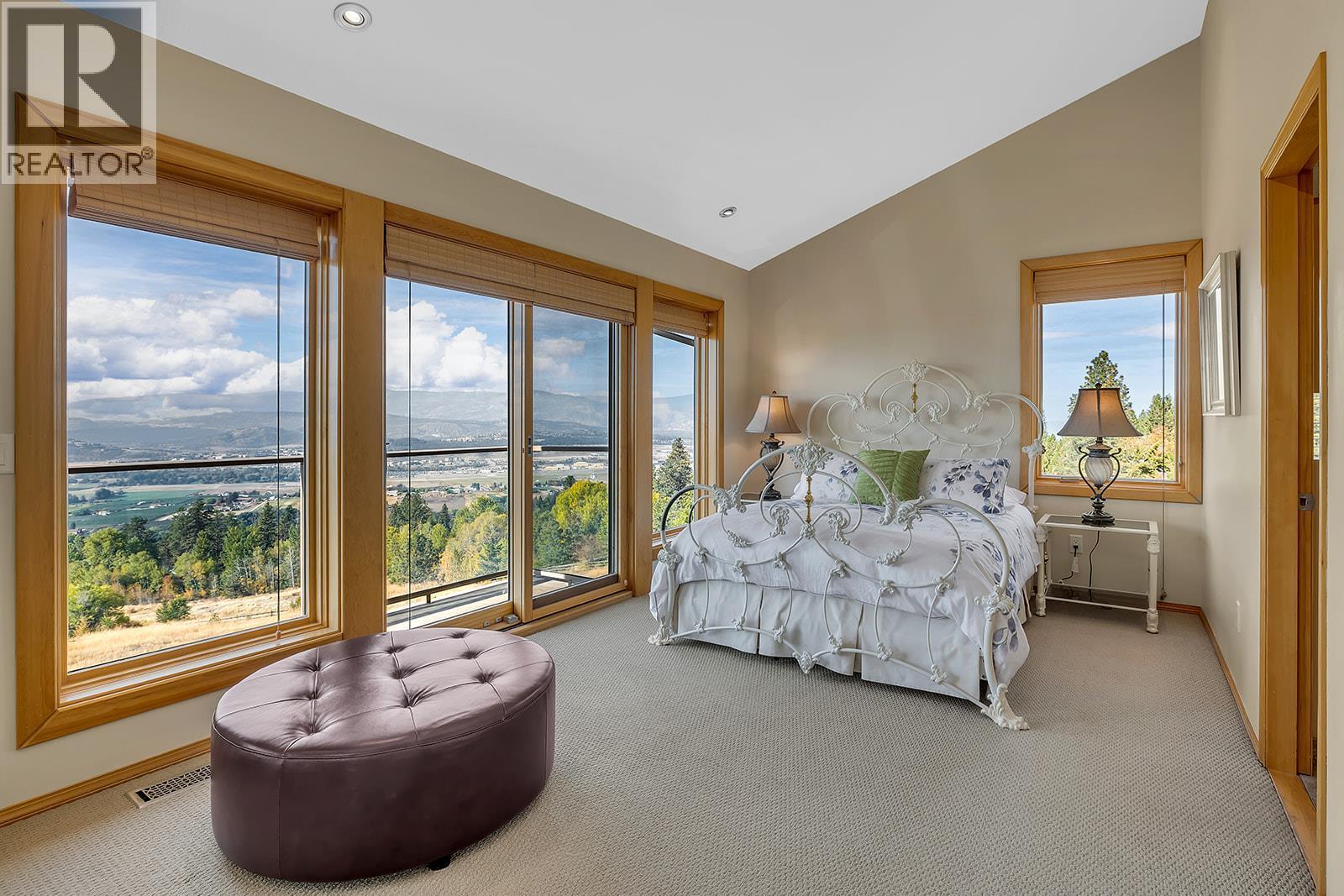 5705 Upper Booth N Road, Kelowna, BC - Indoor Photo Showing Bedroom