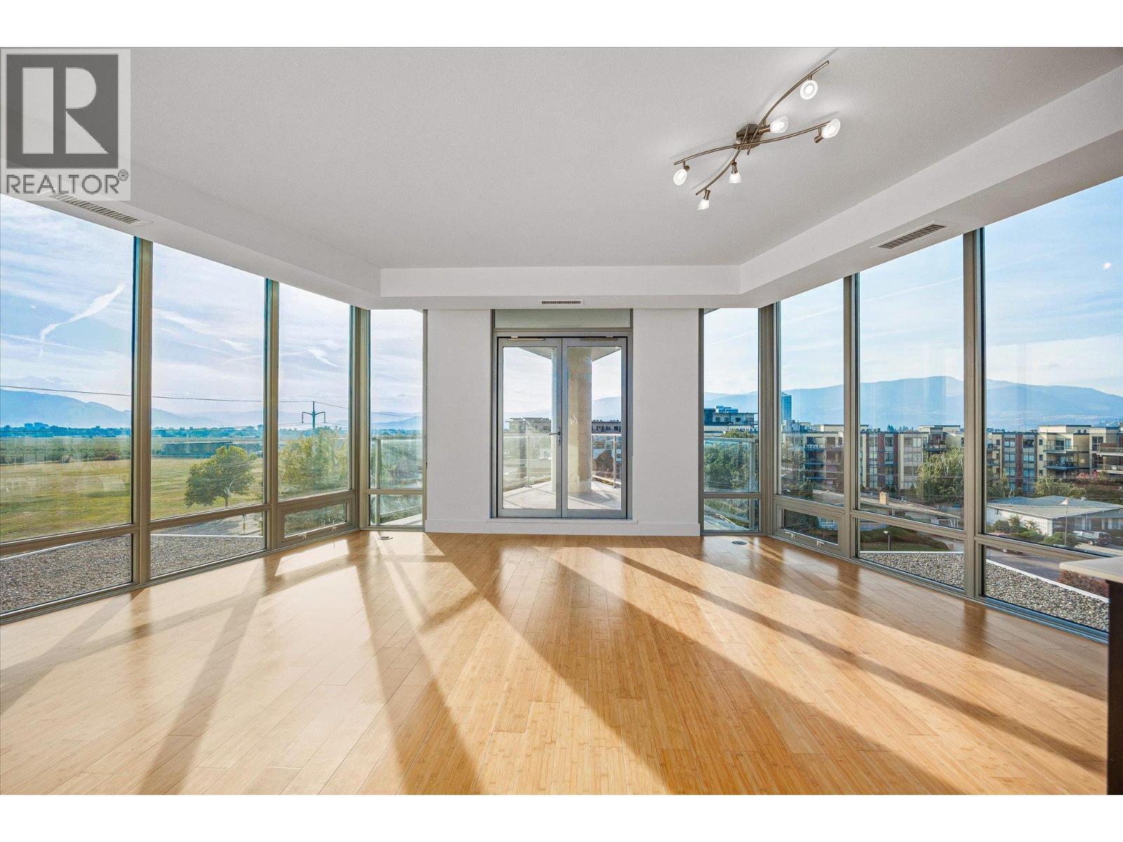 this unit has big panoramic views! - 2040 Springfield Road Unit# 401, Kelowna, BC - Indoor Photo Showing Other Room