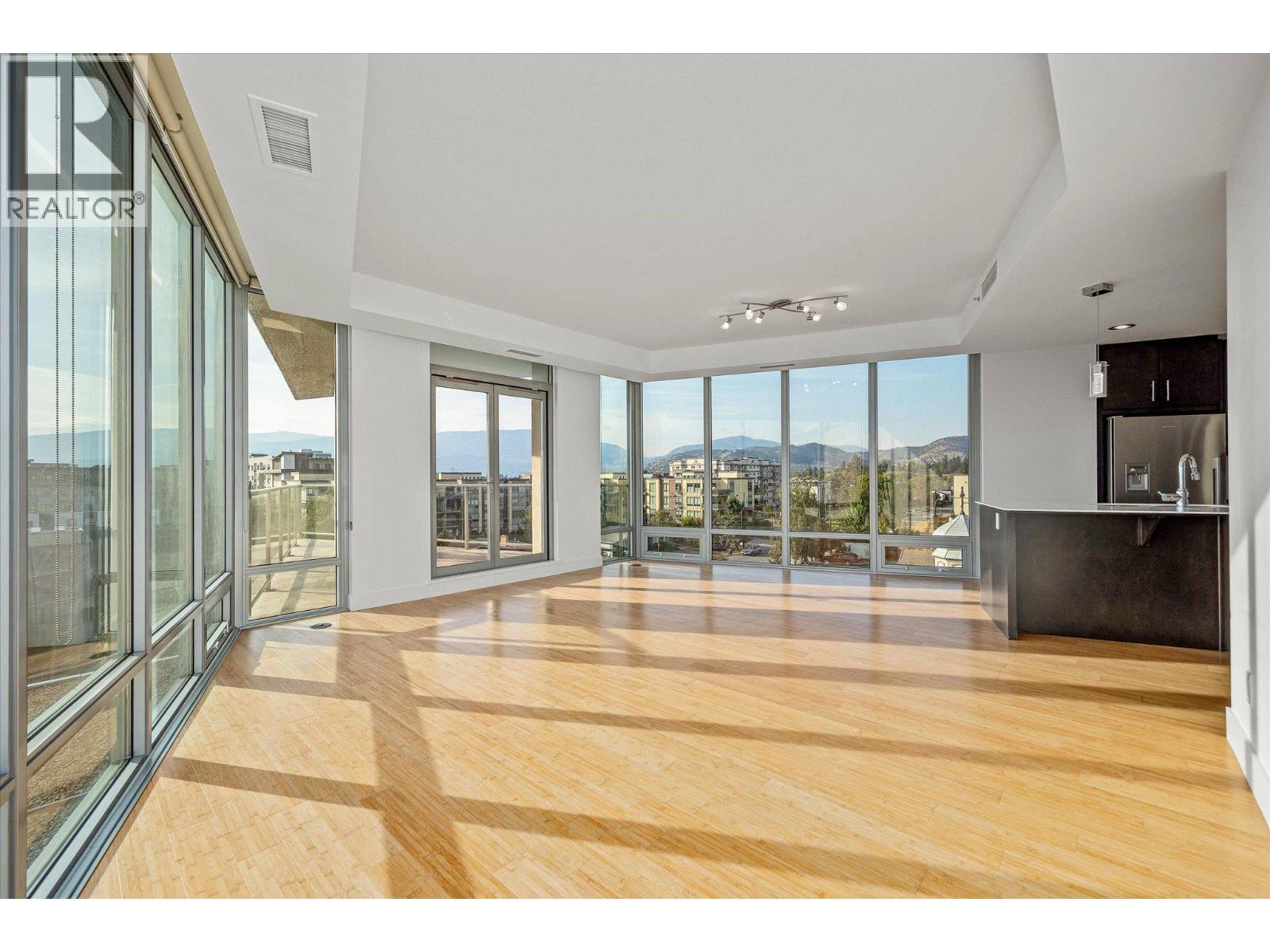 loads of natural light - 2040 Springfield Road Unit# 401, Kelowna, BC - Indoor