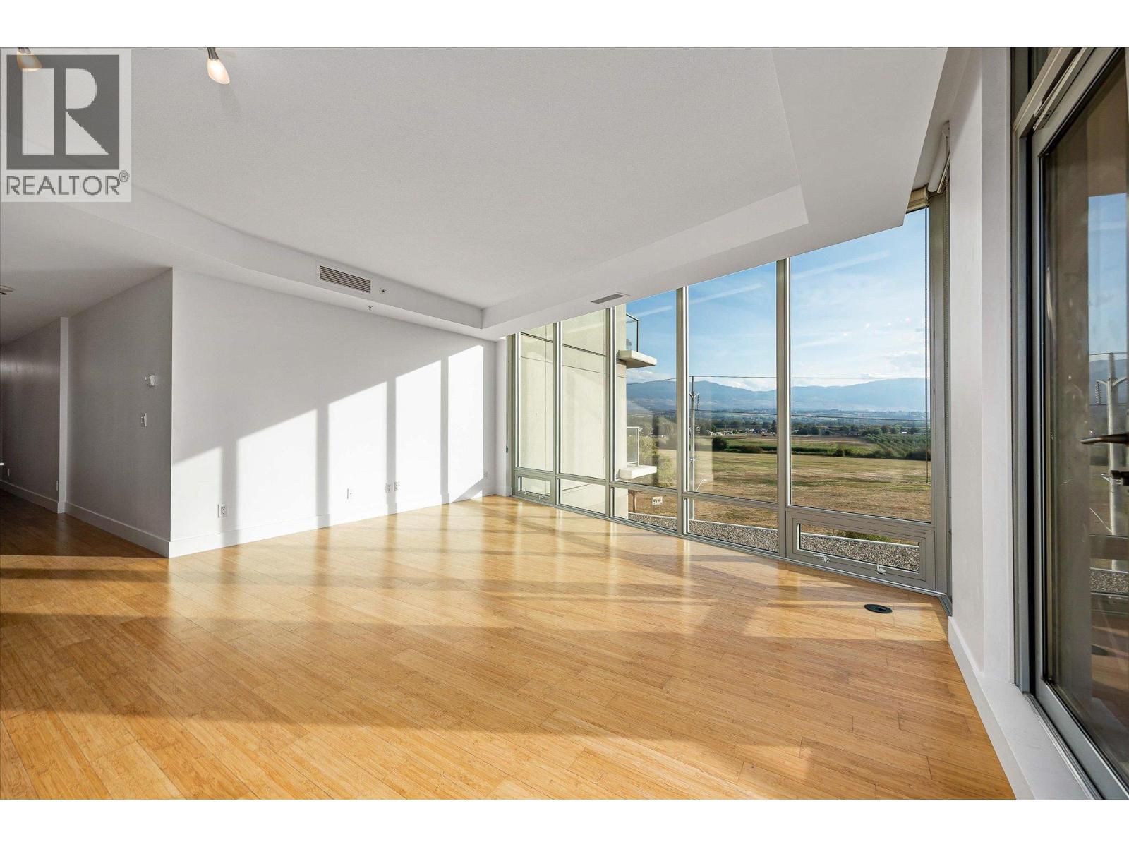 2040 Springfield Road Unit# 401, Kelowna, BC - Indoor Photo Showing Other Room