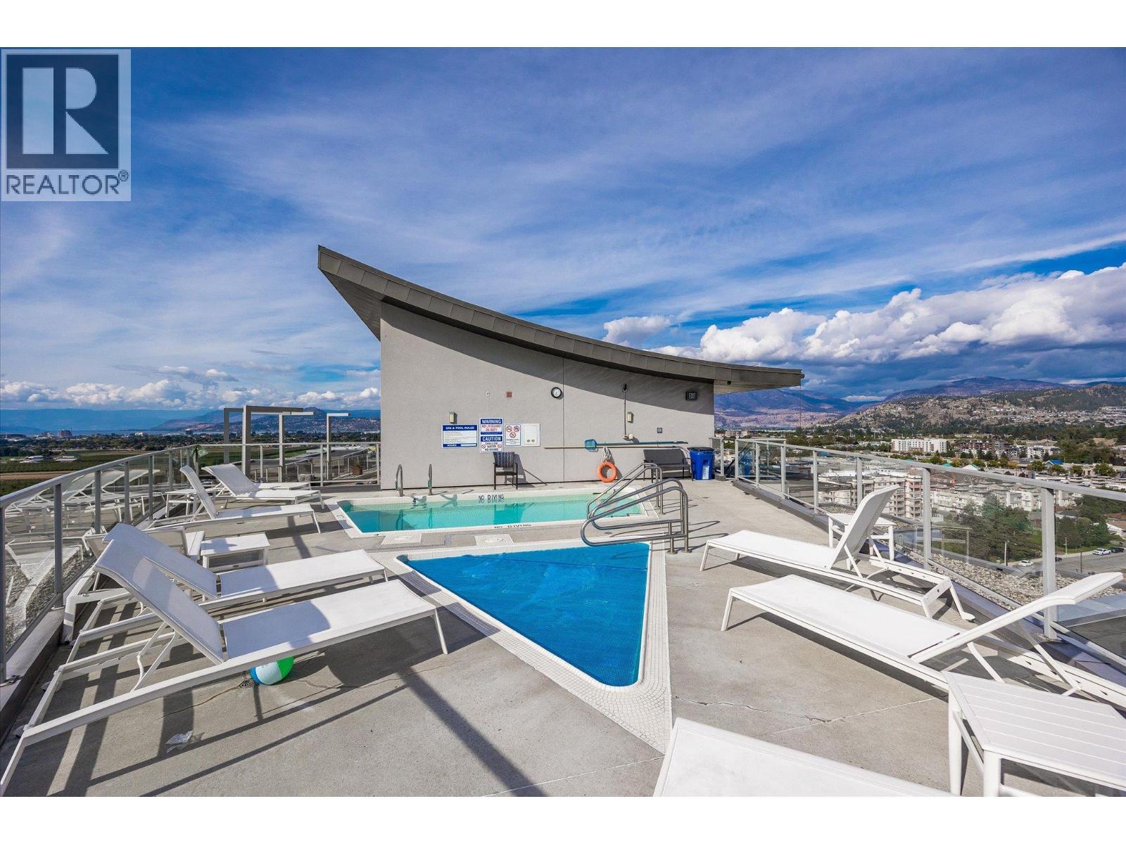rooftop hottub - 2040 Springfield Road Unit# 401, Kelowna, BC - Outdoor With In Ground Pool With View