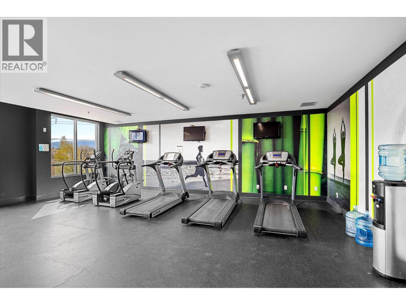 2040 Springfield Road Unit# 401, Kelowna, BC - Indoor Photo Showing Gym Room