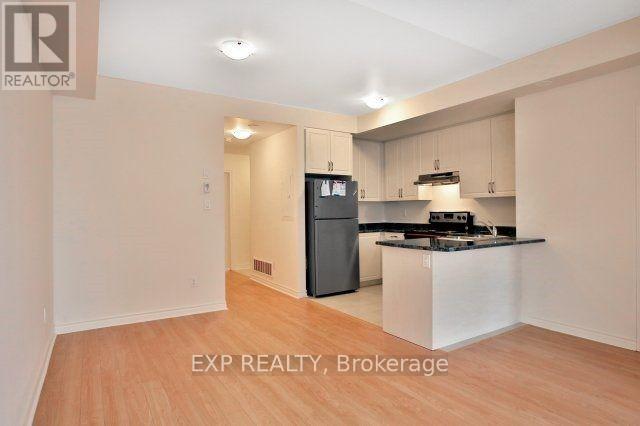 21-02 - 2420 Baronwood Drive, Oakville, ON - Indoor Photo Showing Kitchen