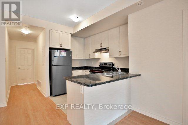 21-02 - 2420 Baronwood Drive, Oakville, ON - Indoor Photo Showing Kitchen With Double Sink