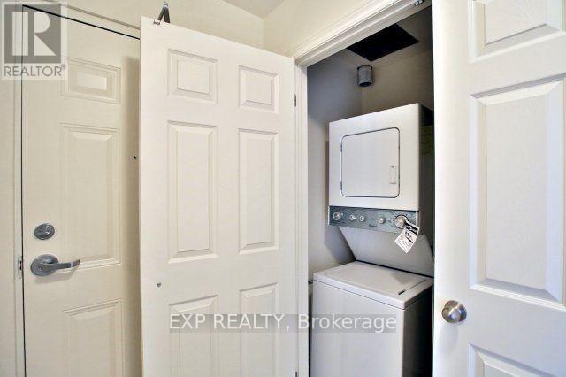 21-02 - 2420 Baronwood Drive, Oakville, ON - Indoor Photo Showing Laundry Room