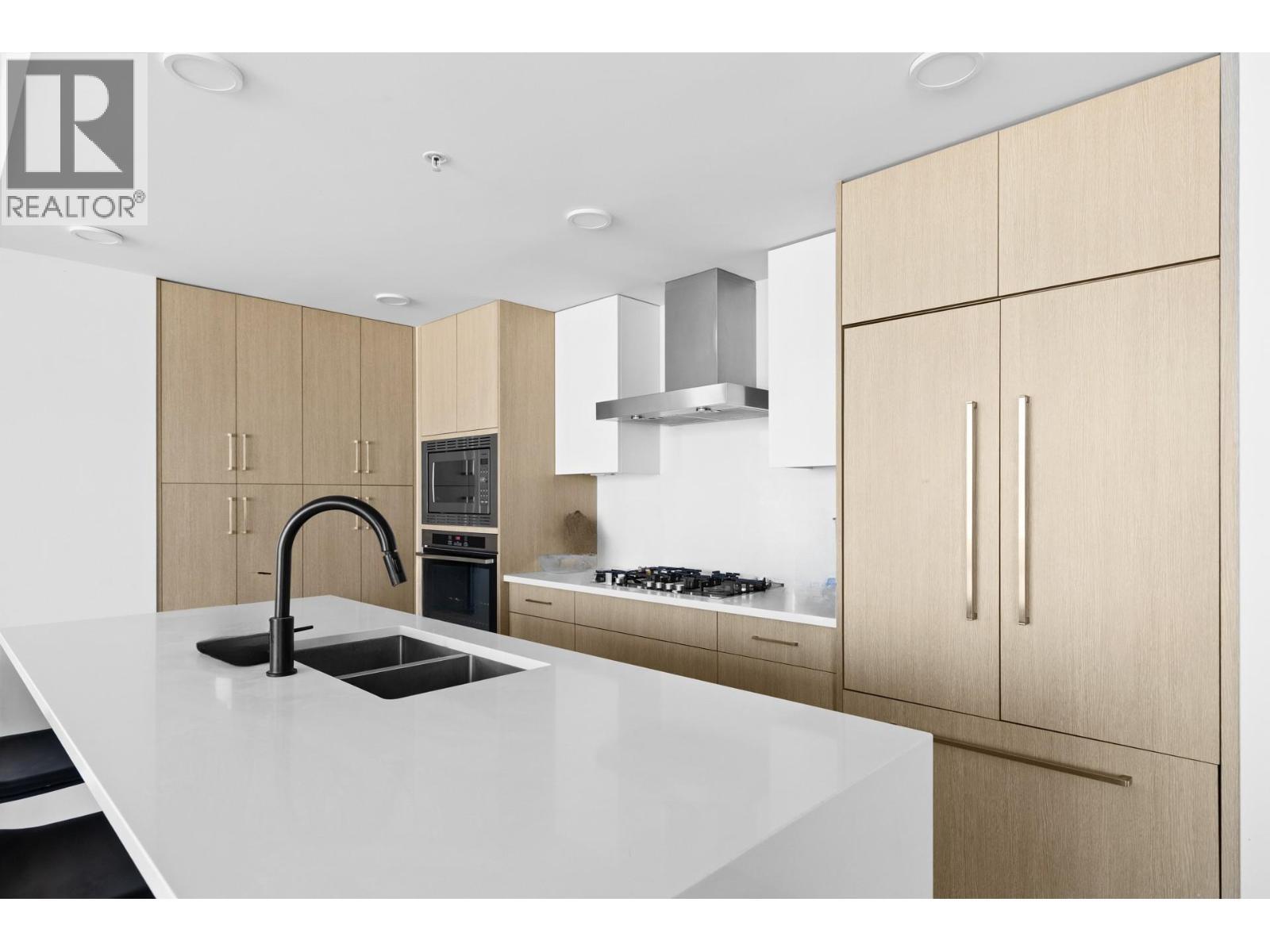 1588 Ellis Street Unit# 802, Kelowna, BC - Indoor Photo Showing Kitchen With Double Sink