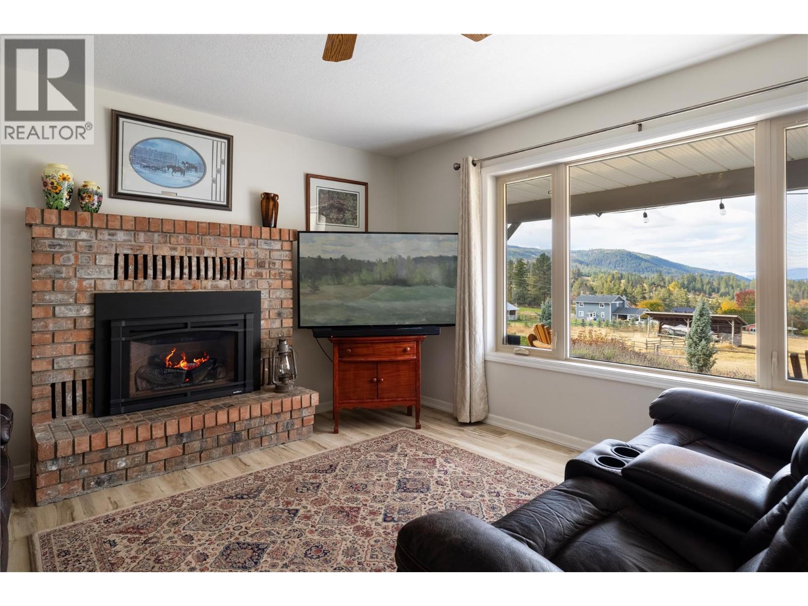 5432 Rochdell Road, Coldstream, BC - Indoor Photo Showing Living Room With Fireplace