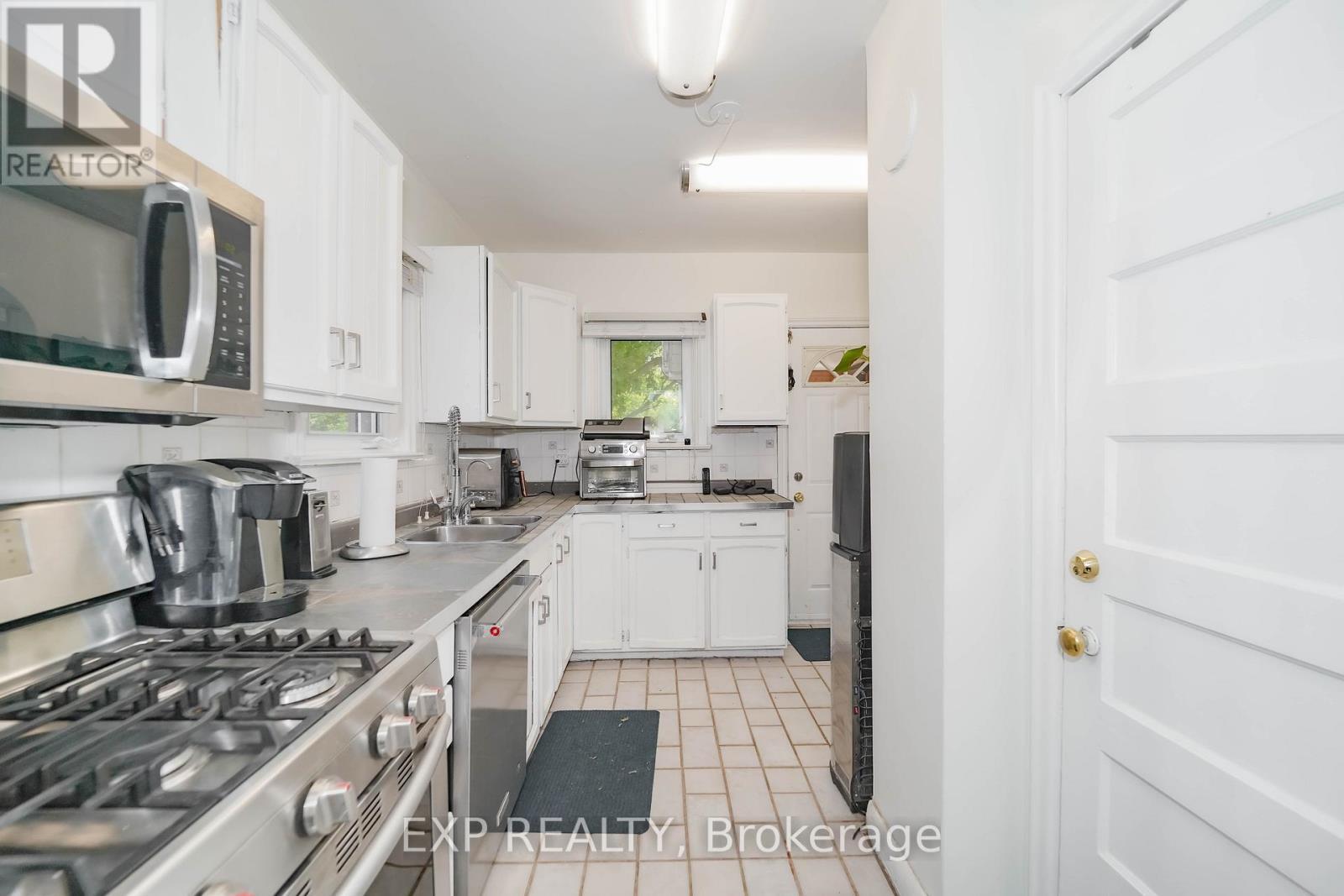 1331 St. James Avenue, Mississauga, ON - Indoor Photo Showing Kitchen