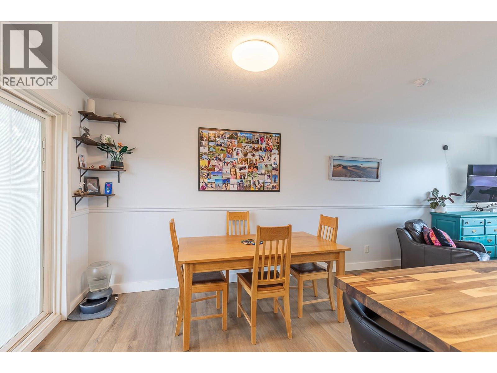 2401 40 Avenue, Vernon, BC - Indoor Photo Showing Dining Room