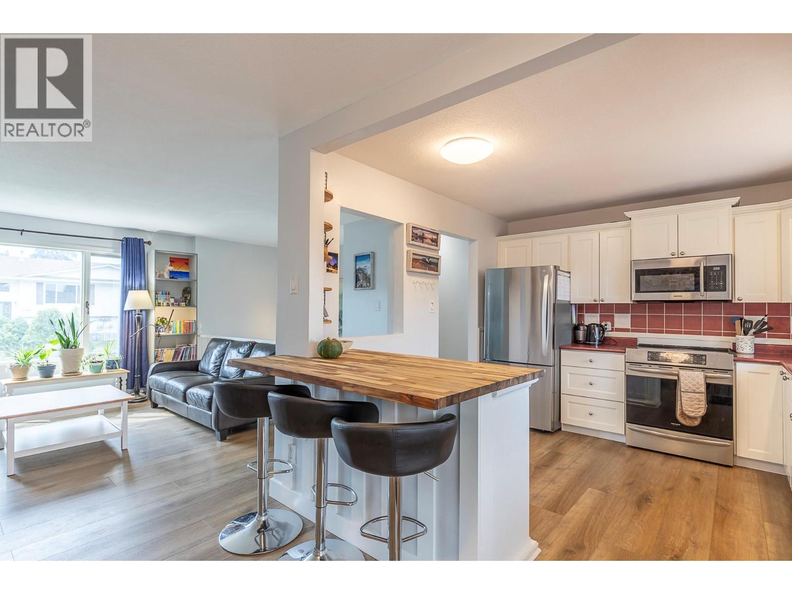 2401 40 Avenue, Vernon, BC - Indoor Photo Showing Kitchen