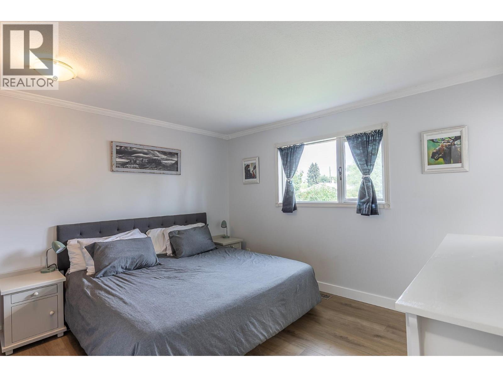 2401 40 Avenue, Vernon, BC - Indoor Photo Showing Bedroom