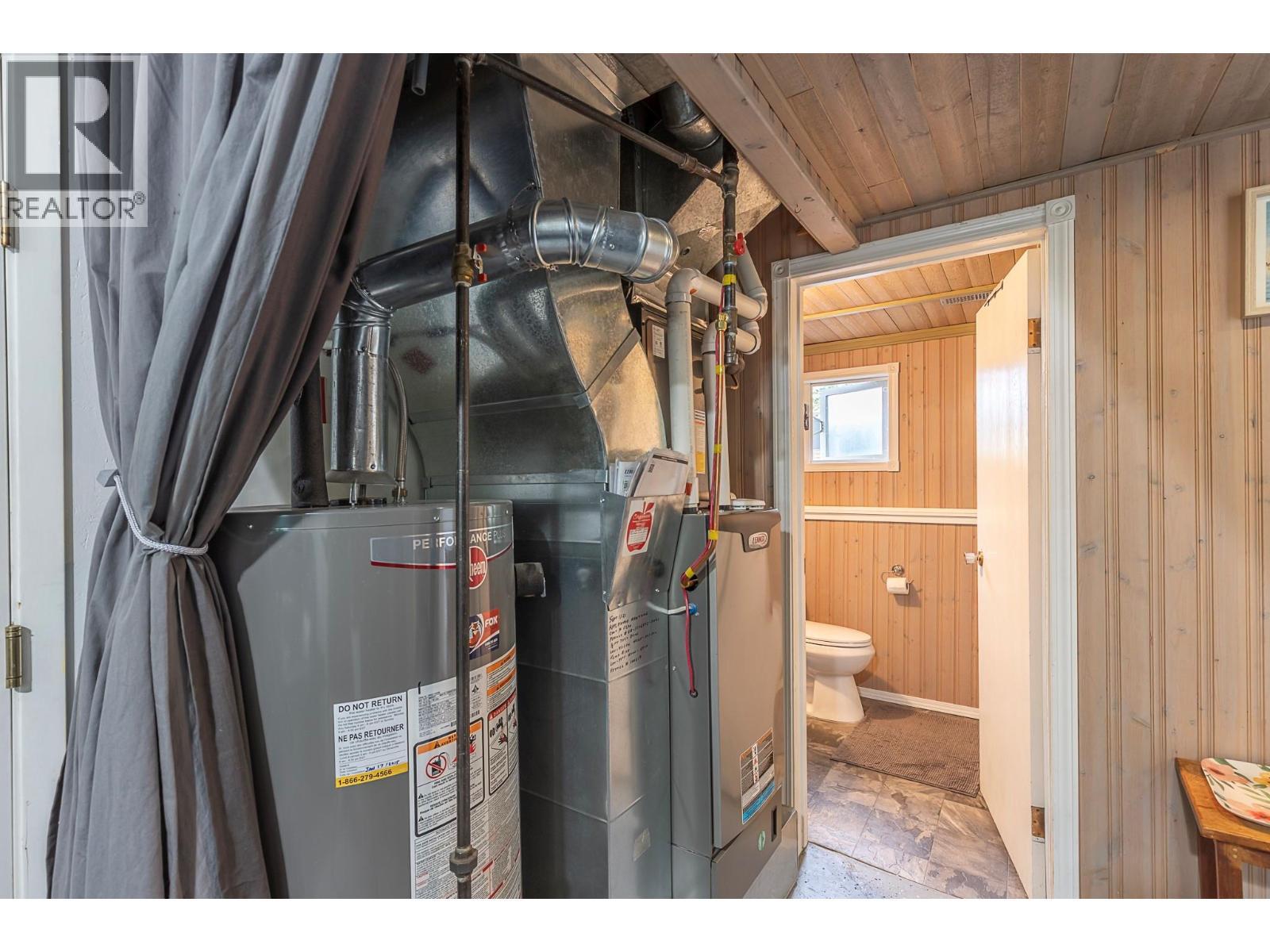 3pc bathroom in basement - 2401 40 Avenue, Vernon, BC - Indoor Photo Showing Basement