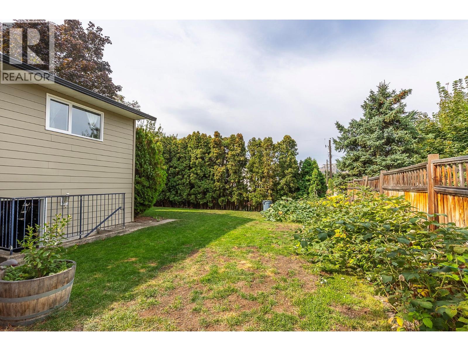 2401 40 Avenue, Vernon, BC - Outdoor