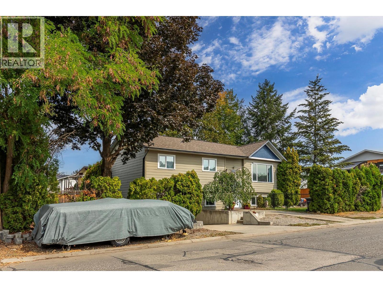2401 40 Avenue, Vernon, BC - Outdoor