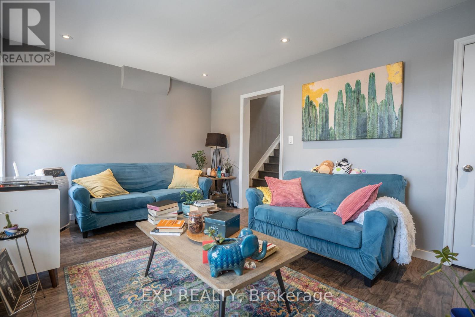 165 Emerald Street N, Hamilton, ON - Indoor Photo Showing Living Room